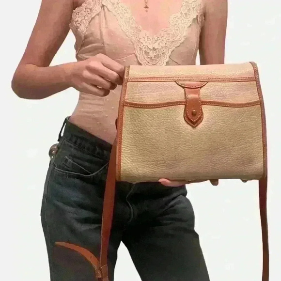 Vintage Dooney & Bourke R25 Medium Essex Bone British Tan Leather Shoulder Bag - Picture 2 of 15